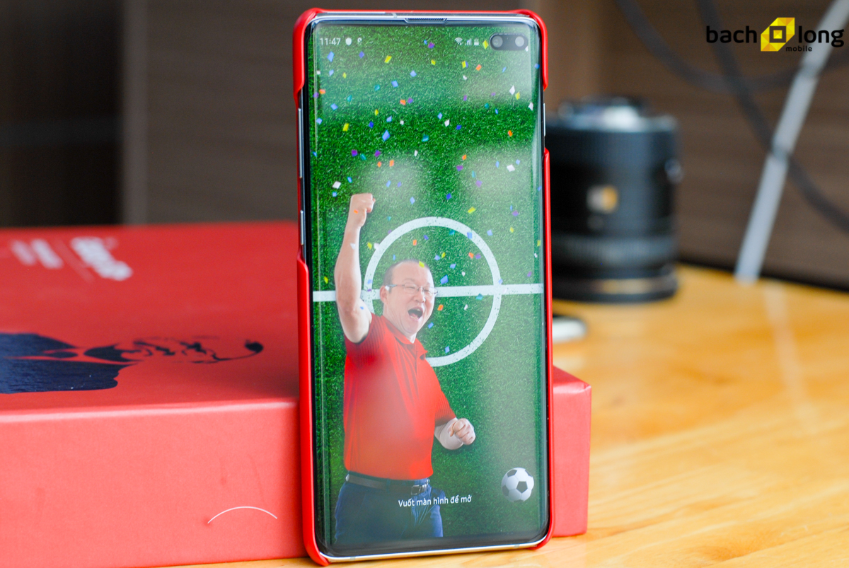 Mở hộp Samsung Galaxy S10+ phiên bản Park Hang Seo: Smartphone với giao diện truyền cảm hứng