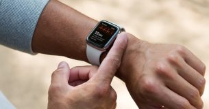 Apple Watch Series 5 với Galaxy Watch Active 2, thiết bị nào đáng mua hơn?