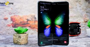 Quên iPhone 11 Pro Max đi, “siêu bom tấn” Galaxy Fold giá 50 triệu đã về Việt Nam đây này!