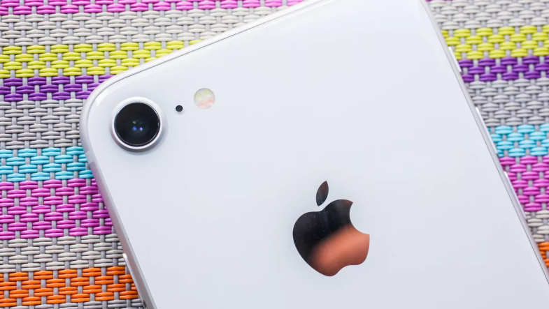 Hãy khám phá hình ảnh của chiếc iPhone 9 với thiết kế tuyệt đẹp và tính năng hoàn toàn mới. Tay trên cảm nhận lớp vỏ nhôm nguyên khối chắc chắn và màn hình OLED sắc nét. Đến và xem ngay để biết thêm thông tin chi tiết về chiếc điện thoại xịn sò này!