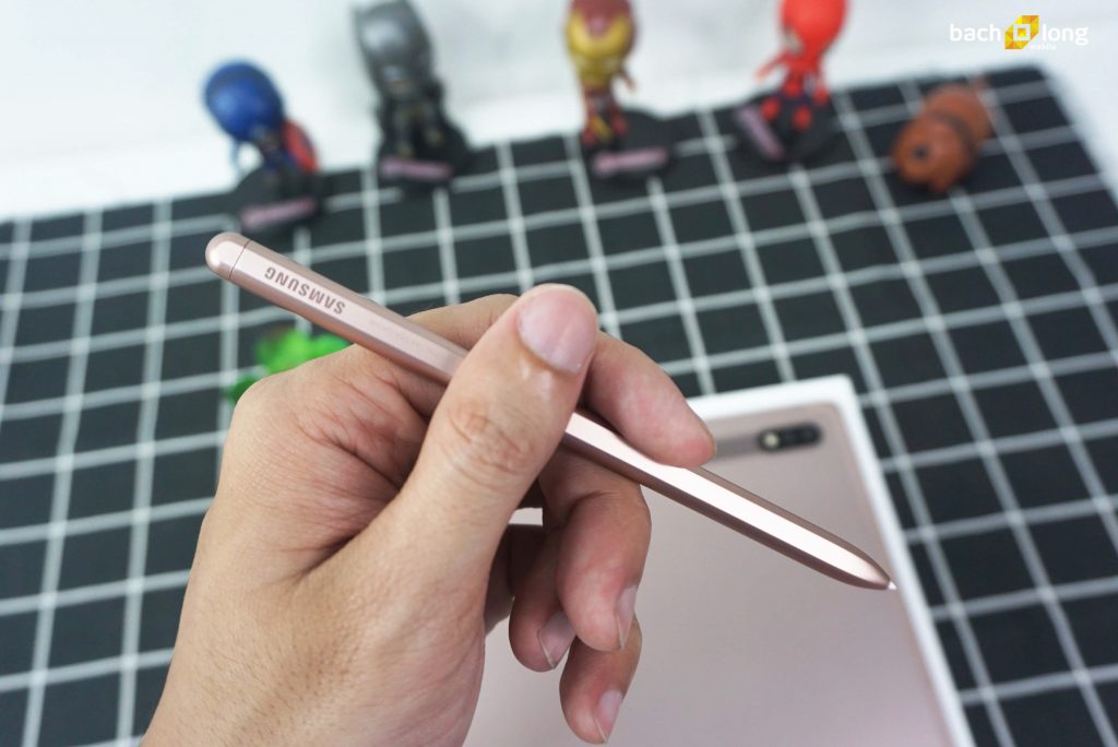 Mở hộp Galaxy Tab S7 phiên bản Mystic Bronze : Thiết kế phẳng, pin 8000mAh kèm Snapdragon 865+