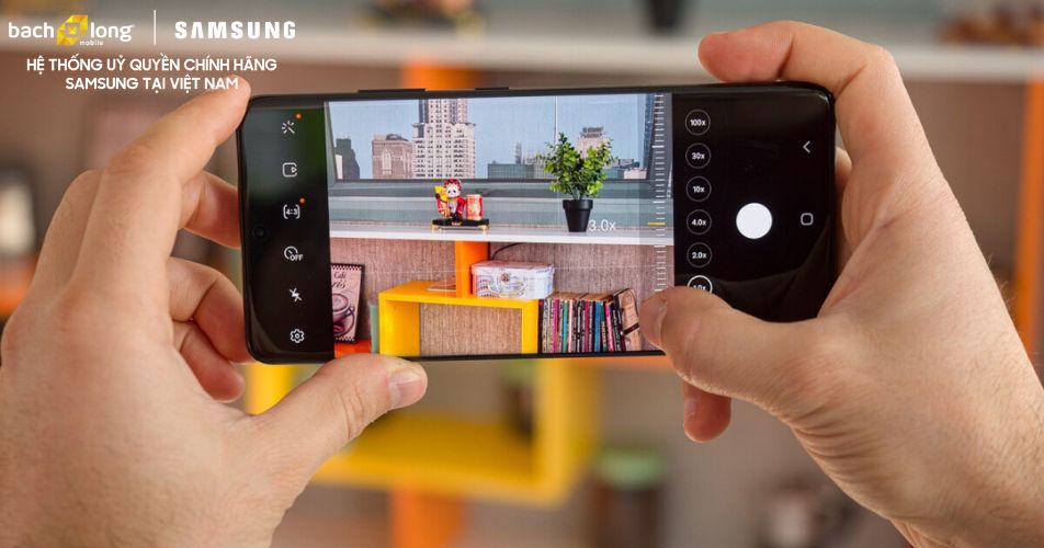 So sánh Samsung Galaxy Z Flip4 và Galaxy S22 Ultra: chốt đơn máy nào?