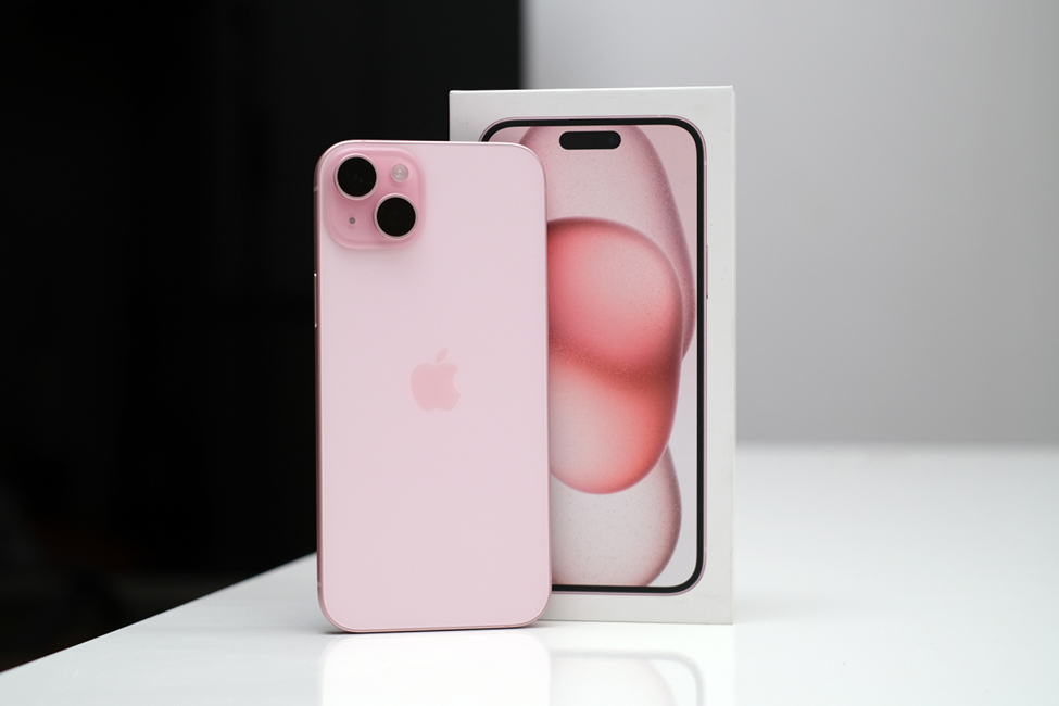 Cận cảnh iPhone 15 Plus màu hồng “mãn nhãn”, đẹp lấn lướt mọi phiên bản khác