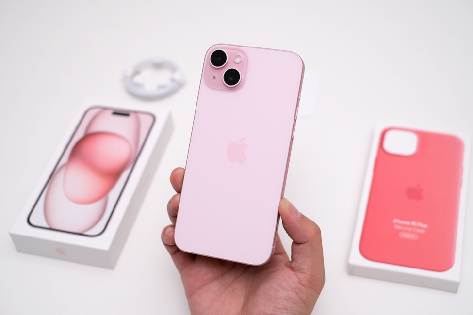 Cận cảnh iPhone 15 Plus màu hồng “mãn nhãn”, đẹp lấn lướt mọi phiên bản khác