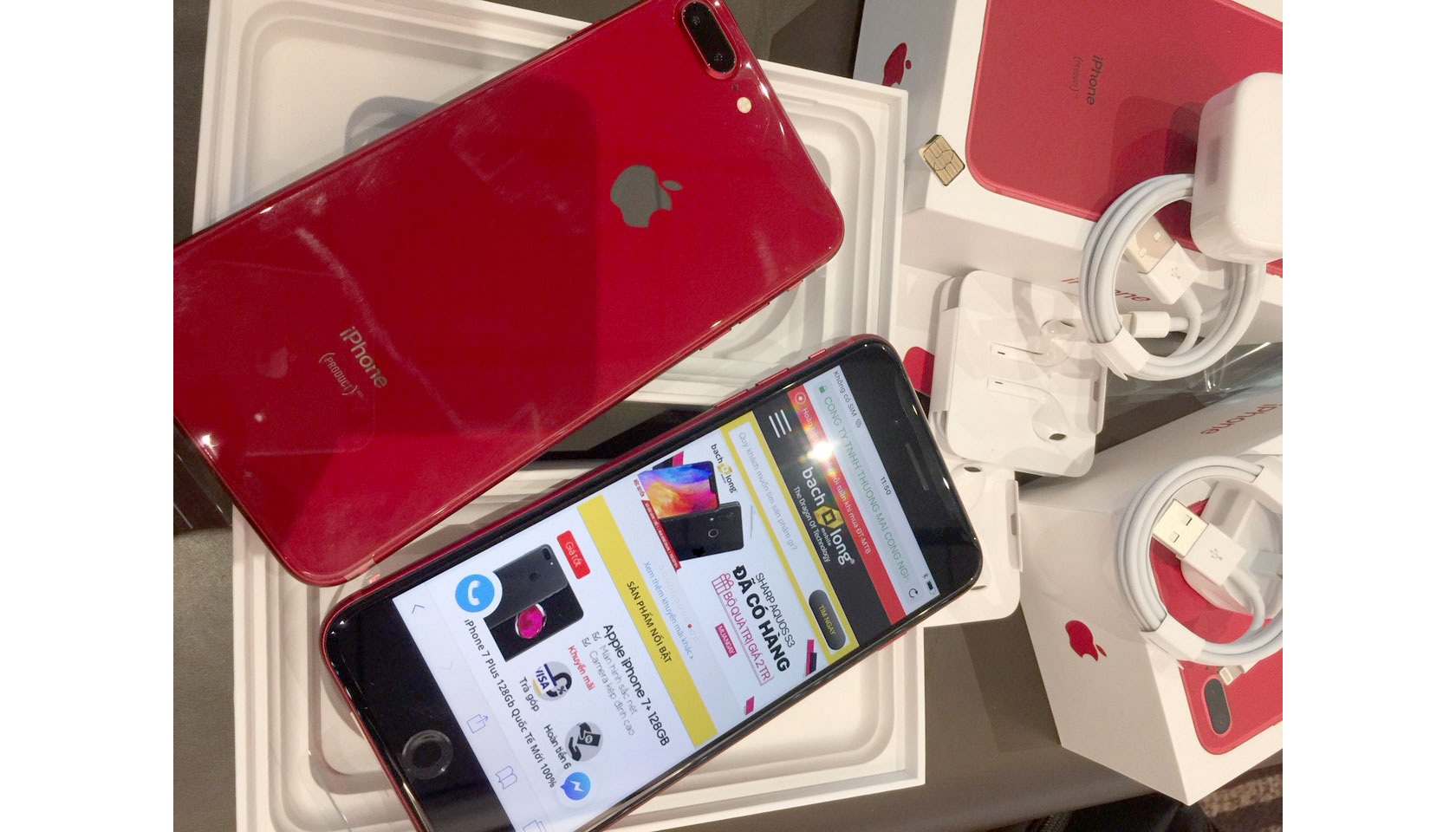 Đập hộp chiếc iPhone 8 Plus màu đỏ cực ngầu đầu tiên về Việt Nam - 5
